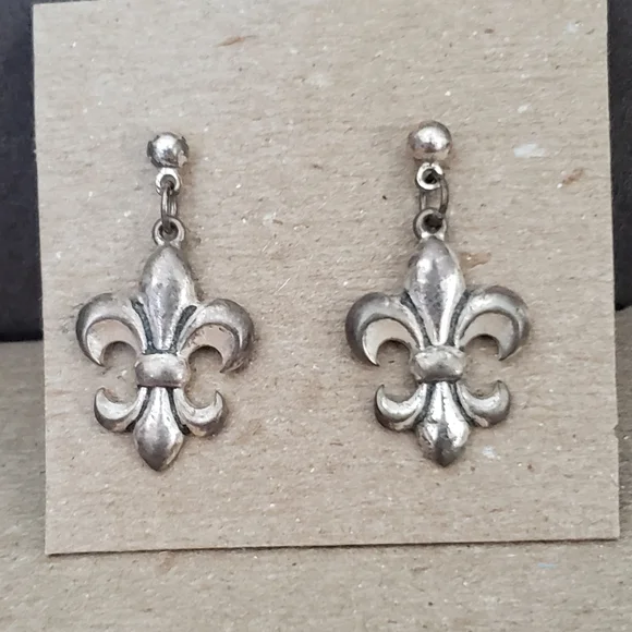 Silver Vintage Fleur de Lis Dangly Stud Earrings - Picture 2 of 4